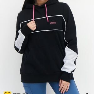 WESC HOODIE WOMAN BLACK COLOR SIZE XL, USED THE COLOR IS AT EXCELLENT CONDITION